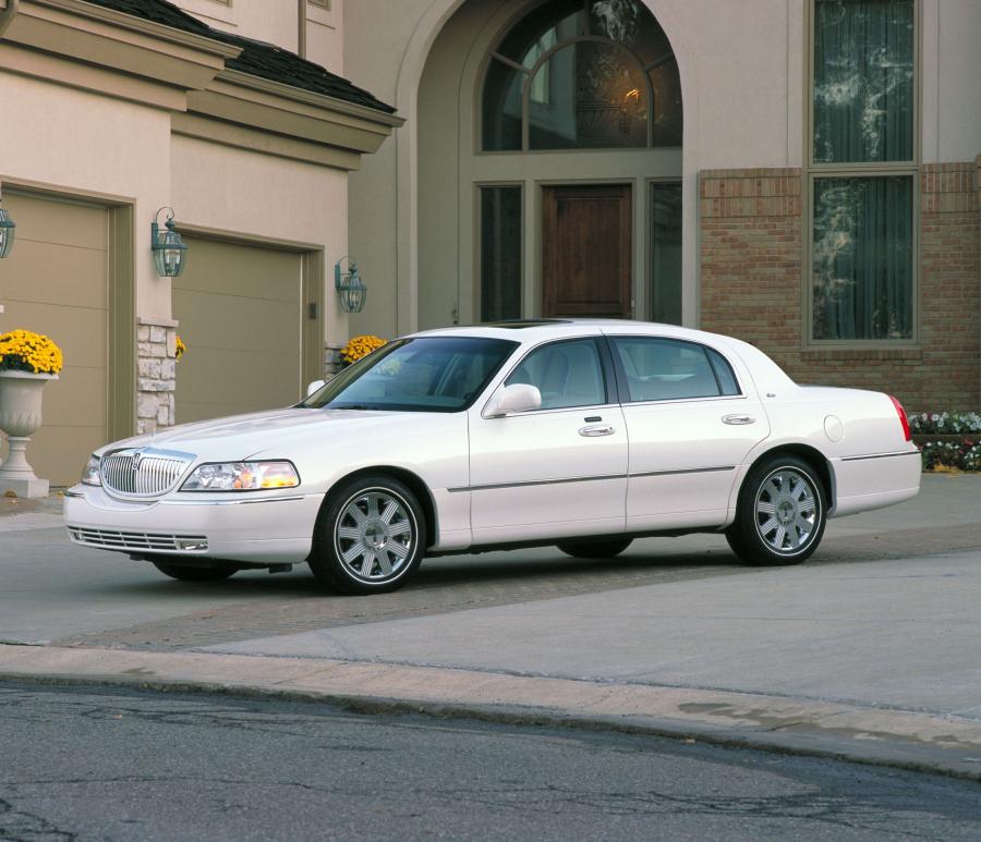  Lincoln Town Car 2003 года  (фото 45 из 68)